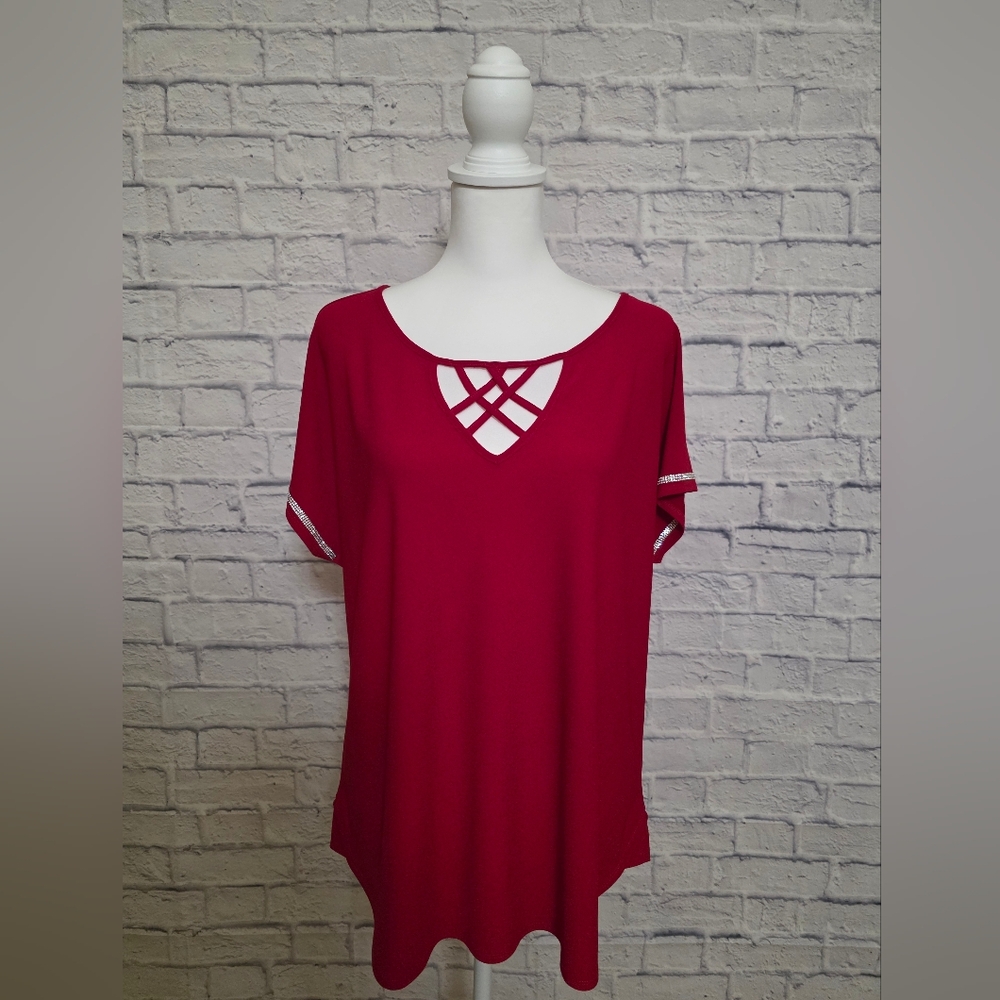 89th & Madison Red Cut Out T-Shirt Blouse With Rhinestone Sleeve
